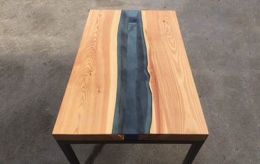 tavolo legno vetro blu